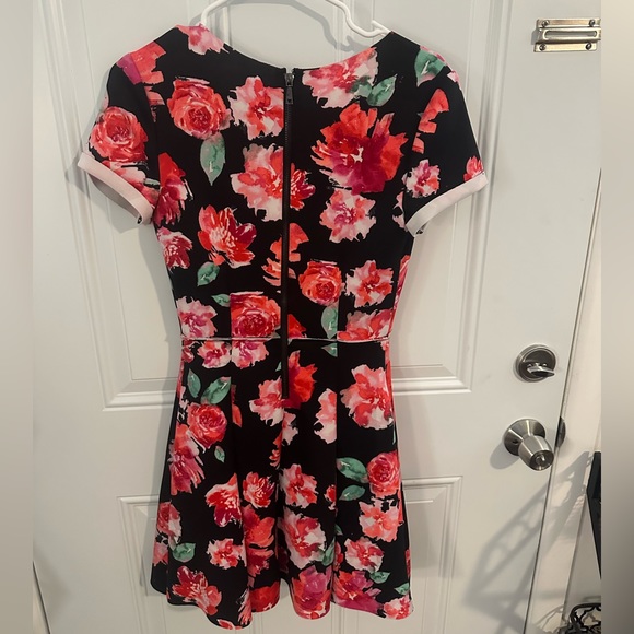 Scuba Guess Pleated Floral Fit-and-Flare Dress. - Picture 12 of 12